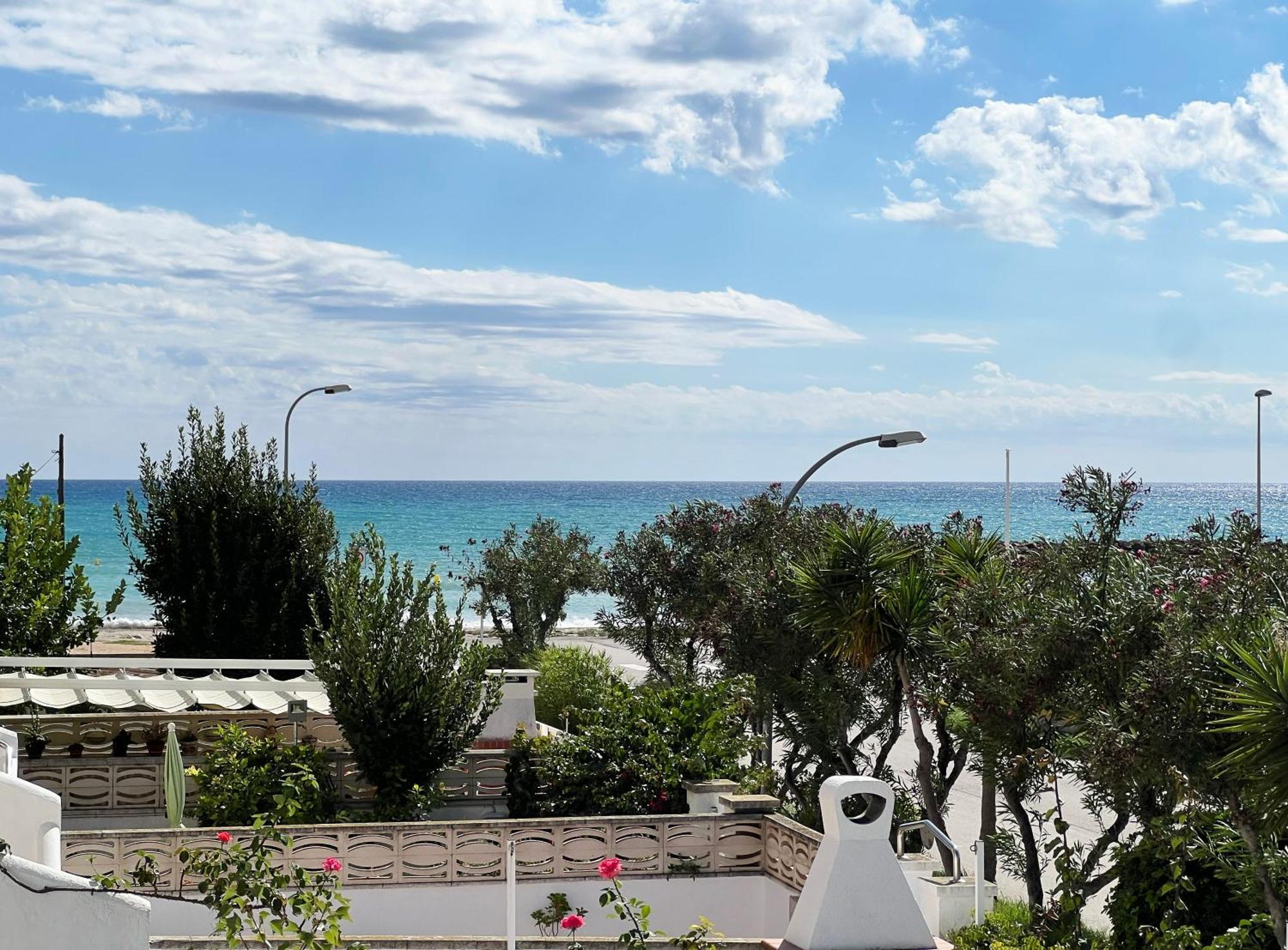 Espectacular Sunny House In The Beach Cunit Buitenkant foto